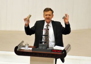 CHP Lİ VEKİL MECLİSE GAZ BOMBASI GETİRDİ